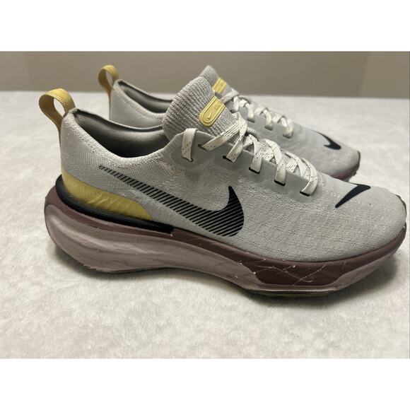 Nike Women’s Shoes Size 7.5 Gray ZoomX Invincible Run 3 Running Shoes DR2660-005 - Picture 1 of 8